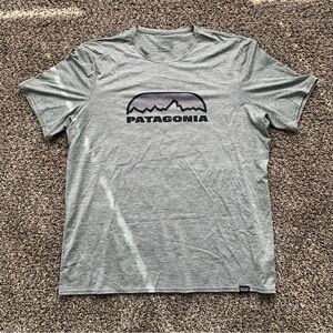 Patagonia Men’s Large Gray Capilene Daily Base Layer Short Sleeve Shirt